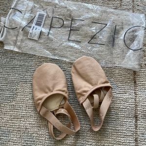 BRAND NEW Capezio Hanami Pirouette Shoes